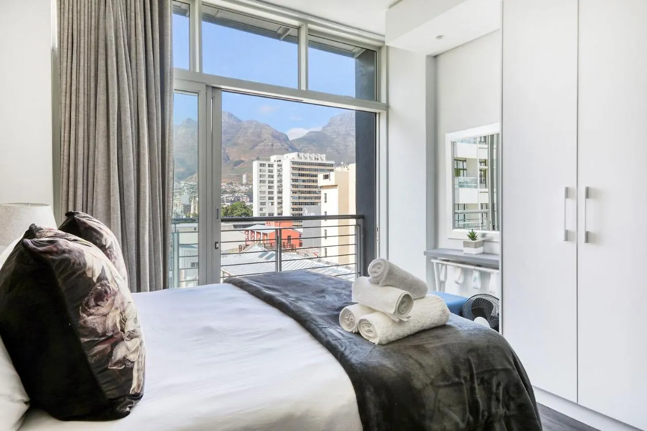 Backup-Power Mountain View Trendy Apartment ケープタウン