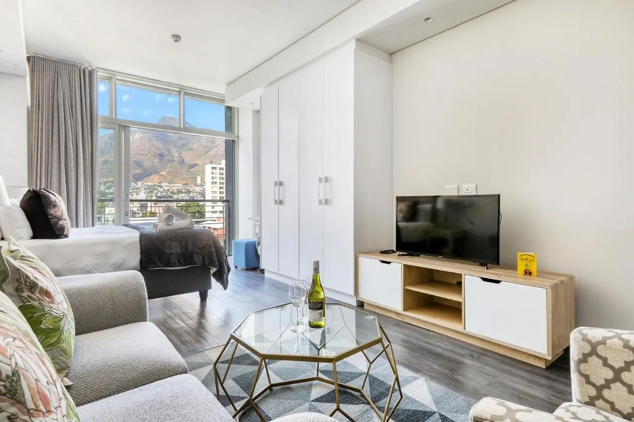 Backup-Power Mountain View Trendy Apartment ケープタウン