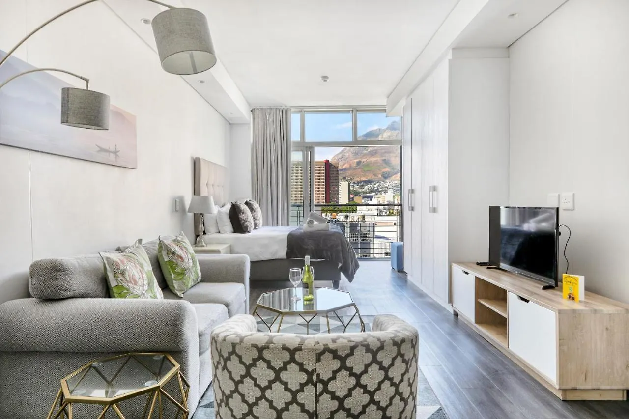 Backup-Power Mountain View Trendy Apartment ケープタウン 南アフリカ