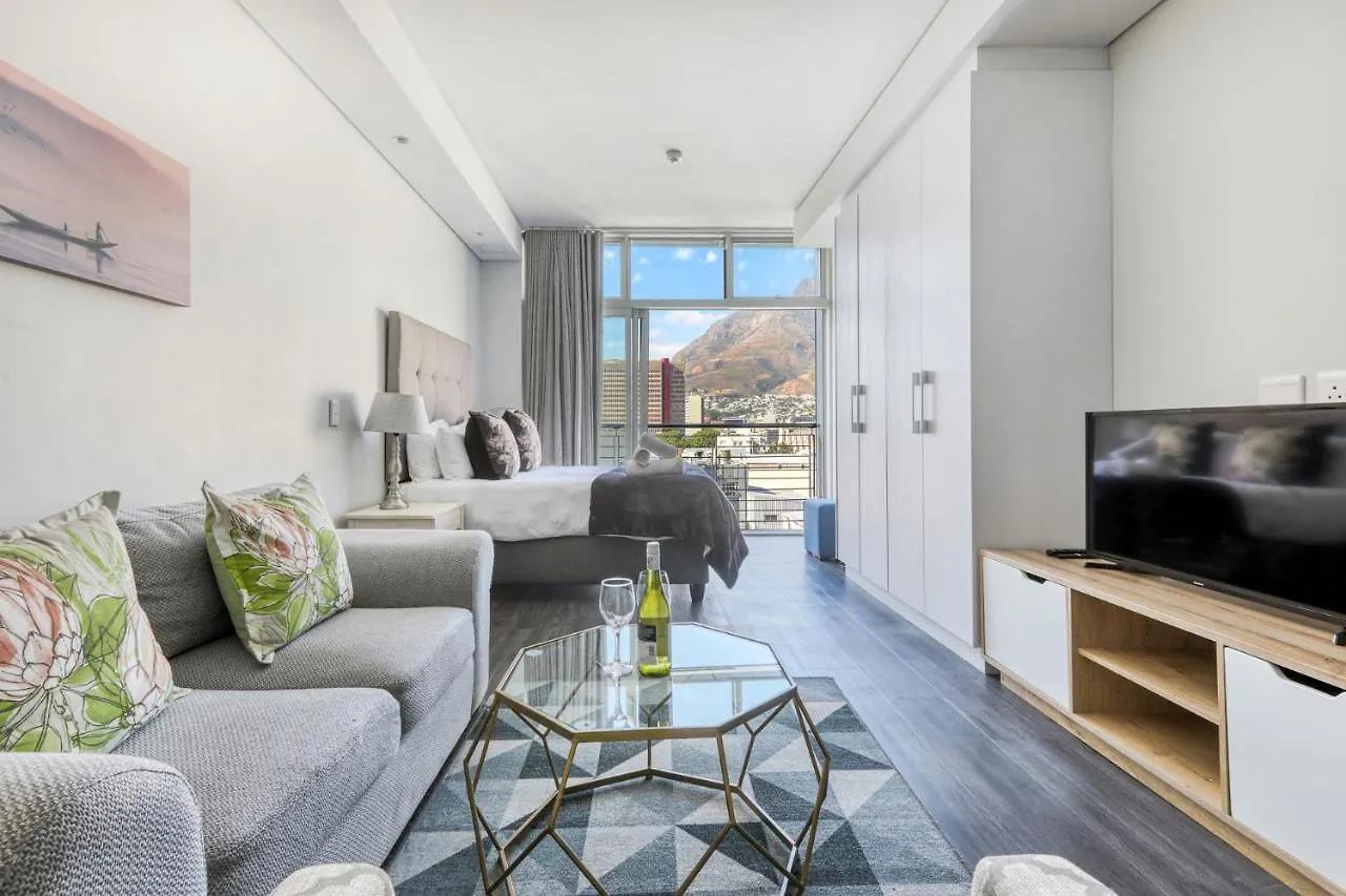 Backup-Power Mountain View Trendy Apartment ケープタウン